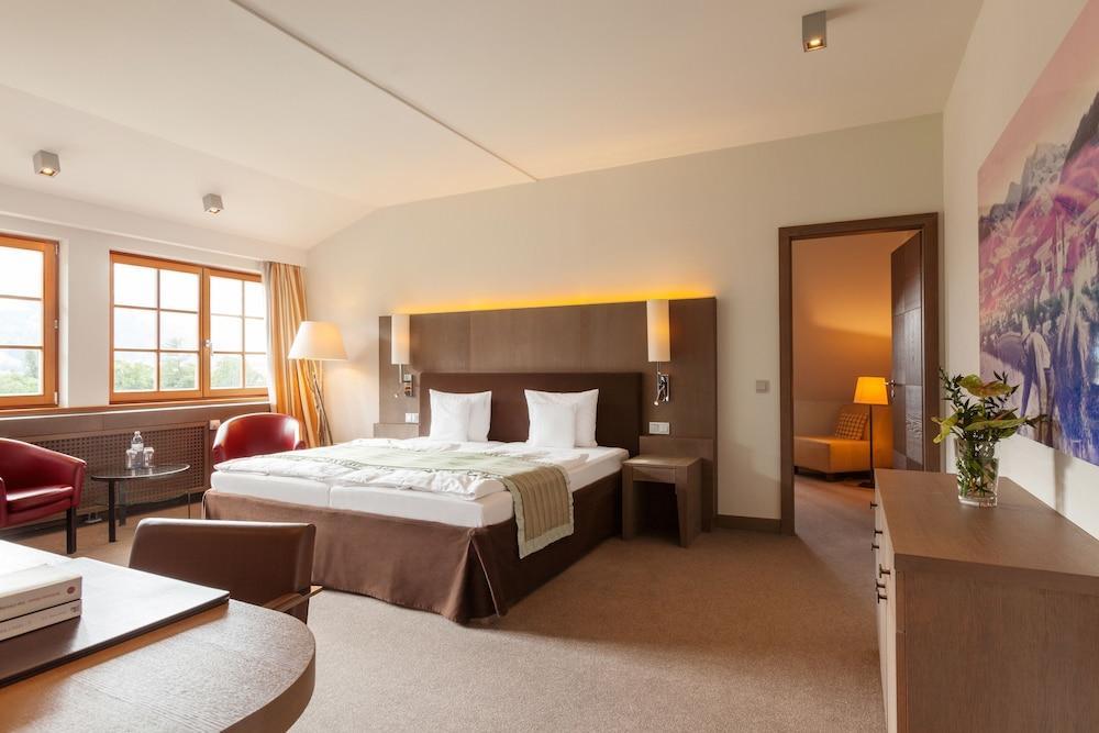 Schlosshotel Kitzbuehel A-Rosa Collection Екстер'єр фото A typical hotel room