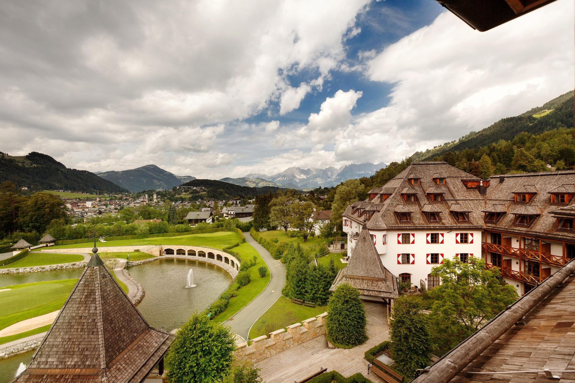 Schlosshotel Kitzbuehel A-Rosa Collection Екстер'єр фото View of the town