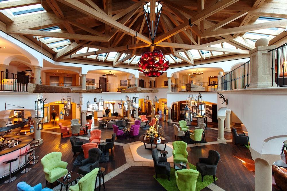 Schlosshotel Kitzbuehel A-Rosa Collection Екстер'єр фото The lobby of the hotel
