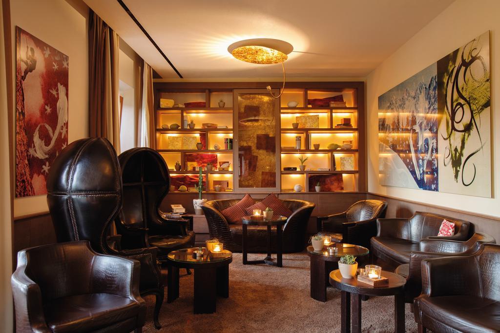 Schlosshotel Kitzbuehel A-Rosa Collection Екстер'єр фото The Library