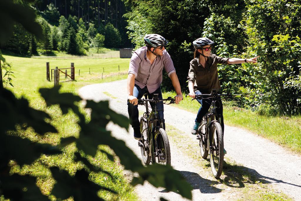 Schlosshotel Kitzbuehel A-Rosa Collection Екстер'єр фото Biking in the Black Forest