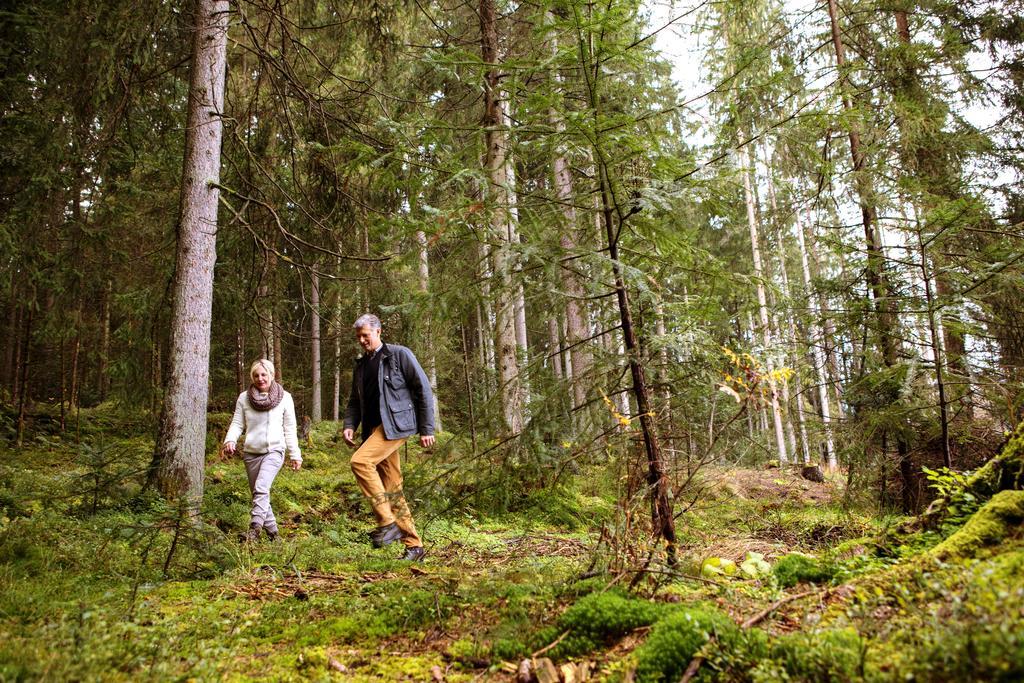 Schlosshotel Kitzbuehel A-Rosa Collection Екстер'єр фото Hiking in the forest