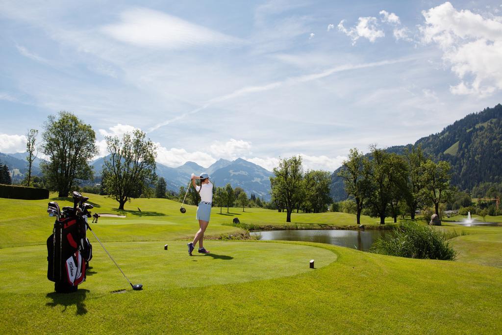Schlosshotel Kitzbuehel A-Rosa Collection Екстер'єр фото Golf course in the Alps
