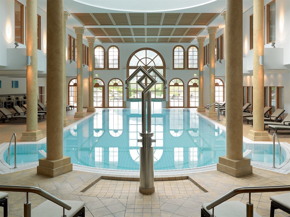 Schlosshotel Kitzbuehel A-Rosa Collection Екстер'єр фото The swimming pool at the Hotel