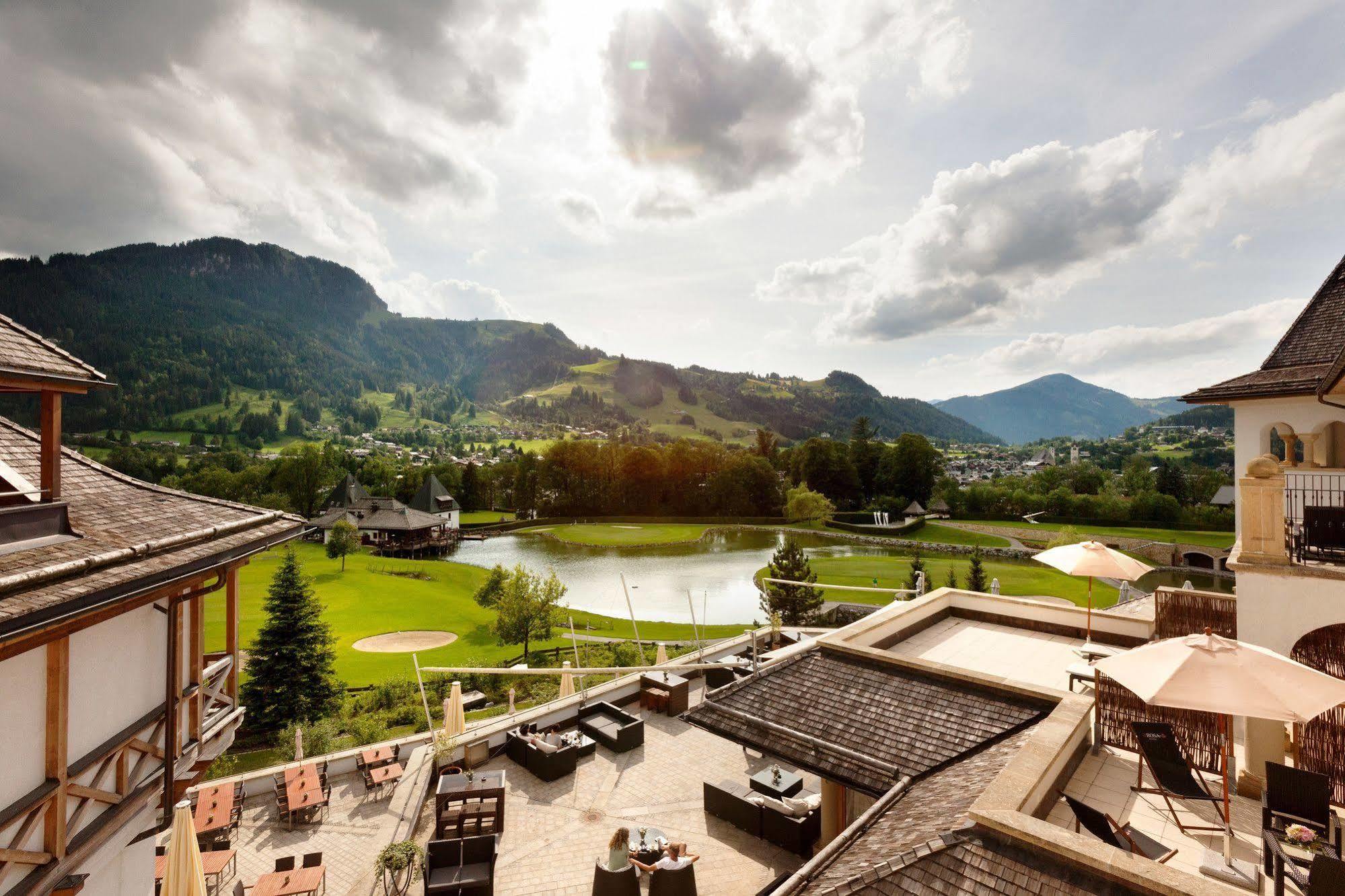 Schlosshotel Kitzbuehel A-Rosa Collection Екстер'єр фото View of the town