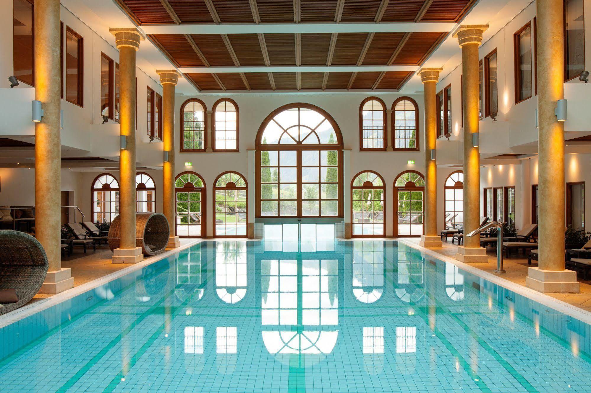 Schlosshotel Kitzbuehel A-Rosa Collection Екстер'єр фото The swimming pool at the Hotel